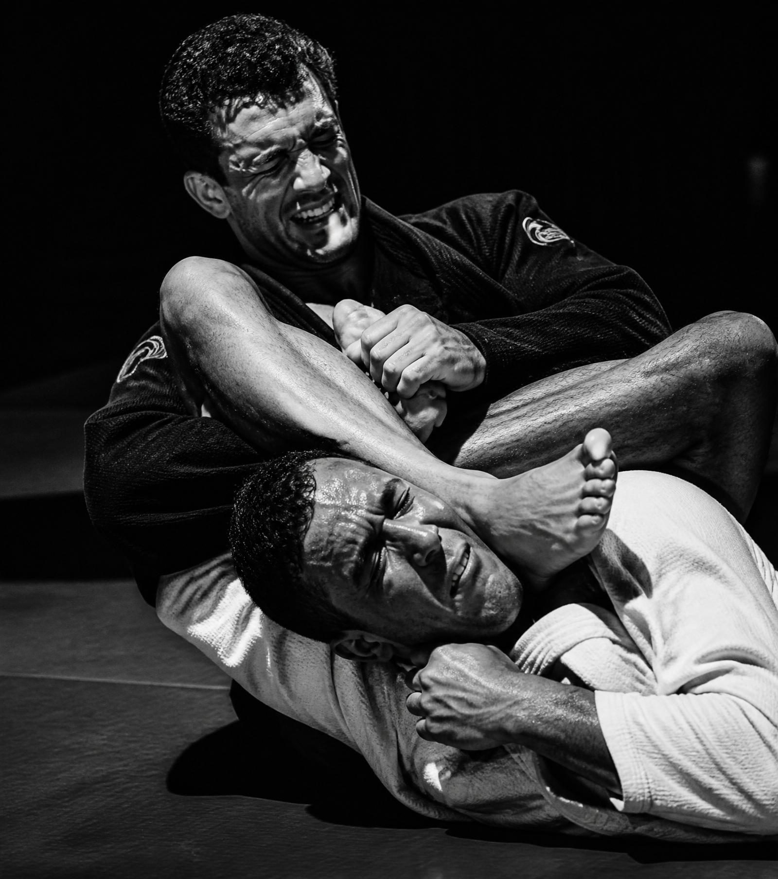 Twee jiu-jitsu vechters op de mat